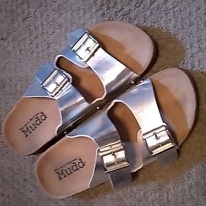 Mudd silver sandals